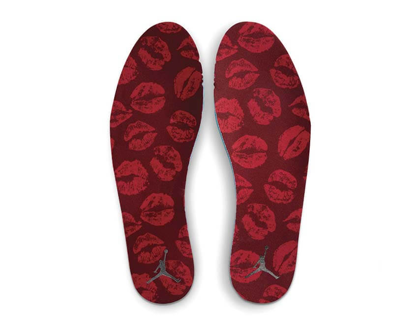 Air Jordan 1 Low SE W Sierra Red détail — languette rouge Jumpman basketball femme
