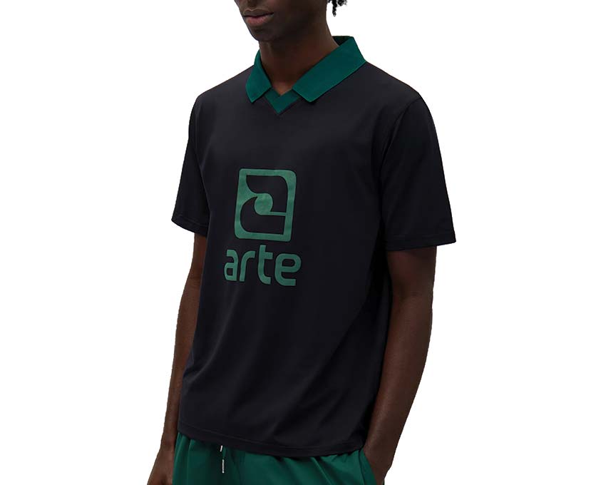 Arte Logo Collar T-shirt Black Green dettaglio — logo collo ricamato