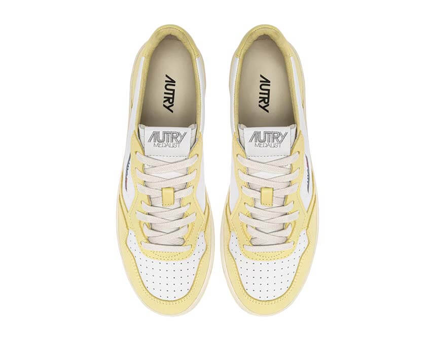 Autry Medalist Low Blanc Cassé dos — talon Medalist Low cuir blanc cassé