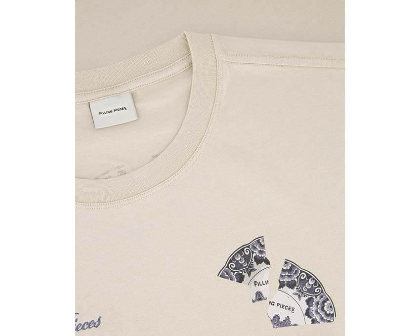 Filling Pieces T-shirt Broken Plate Peyote vue — t-shirt coton beige motif céramique