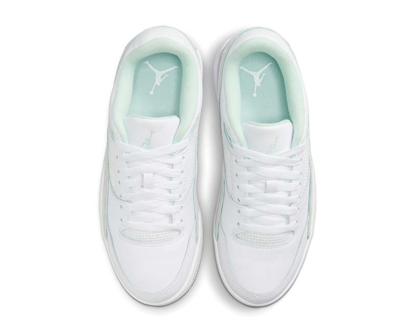 Jordan Flight Court W White Igloo Pure Platinum — Detail Ösen Jordan-Stickerei