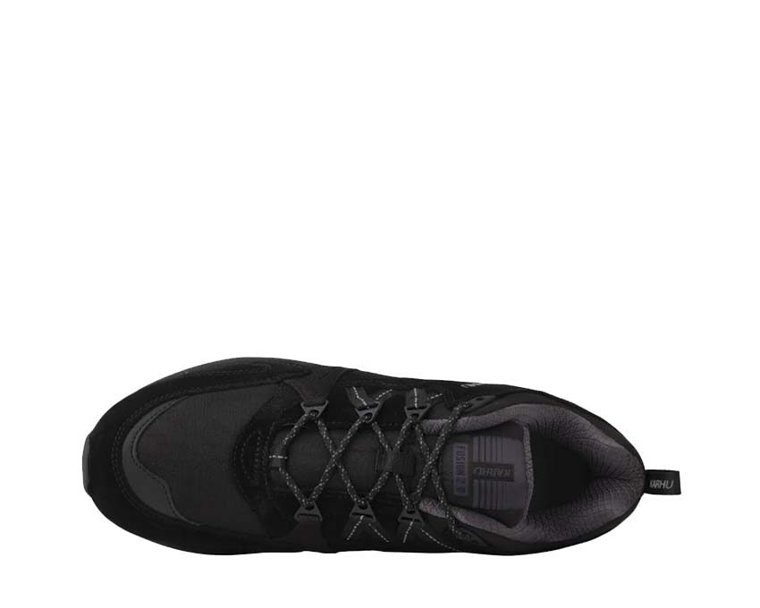 Karhu Fusion 2.0 Jet Black détail — logo Karhu noir