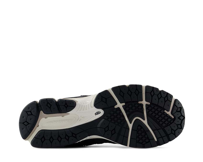 New Balance 2002R Quilted Black Phantom détail — motif matelassé premium