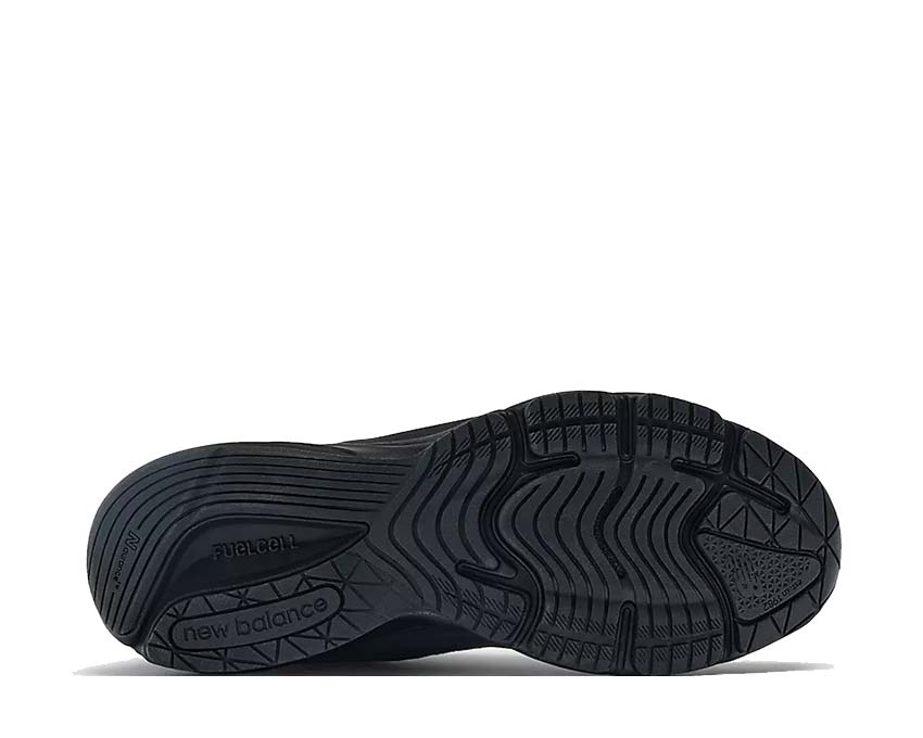 New Balance 990v6 Made in USA Triple Black — vista trasera all-black icónico