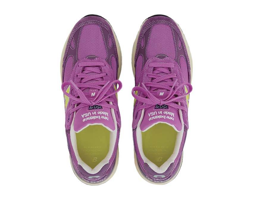 New Balance 993 Passion Fruit détail — empiècements tons rose et rouge tropical