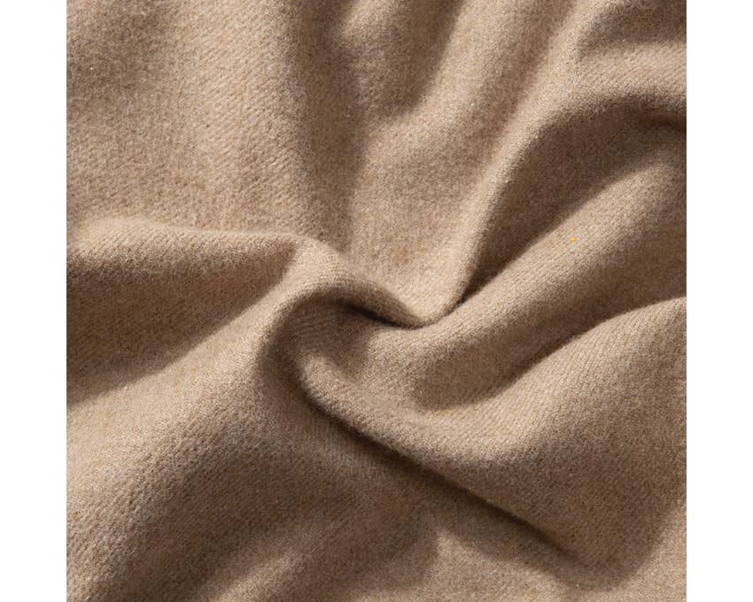 Edmmond Studios 10 Years Shirt Plain Brown Detail — Kragen und Knöpfe