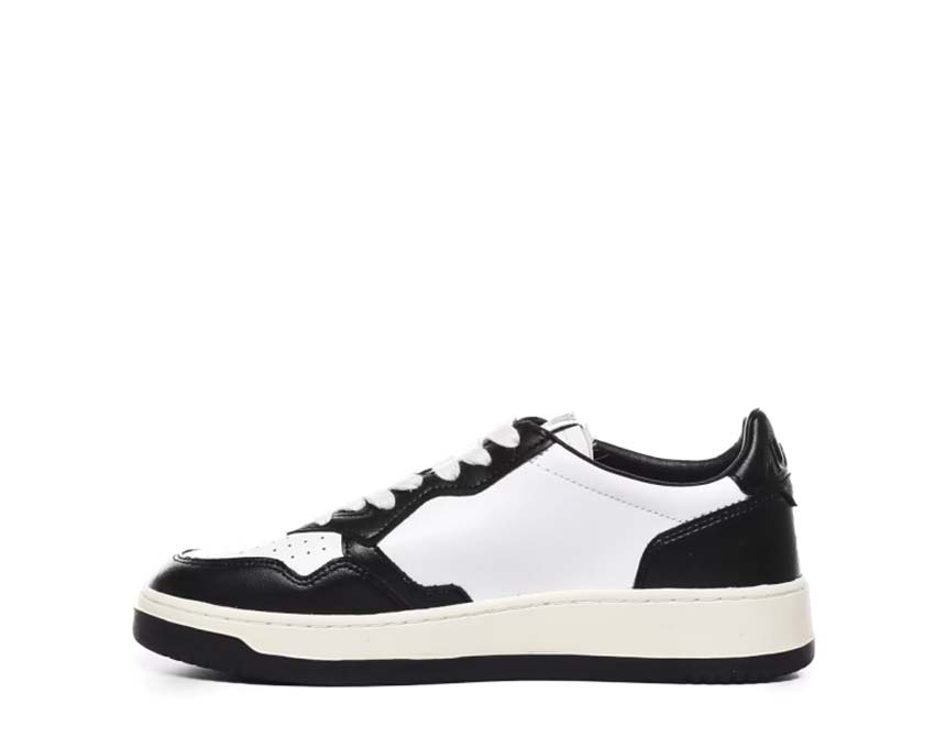 Autry Medalist Low White Black détail — logo Autry brodé cuir