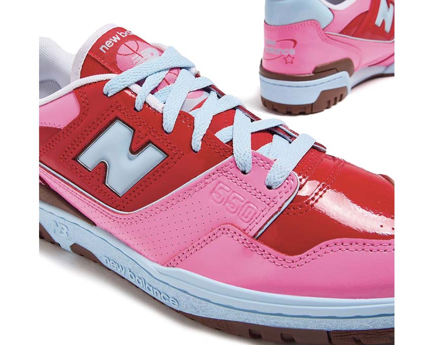 New Balance 550 Patent Leather Team Red détail — finition cuir verni rouge
