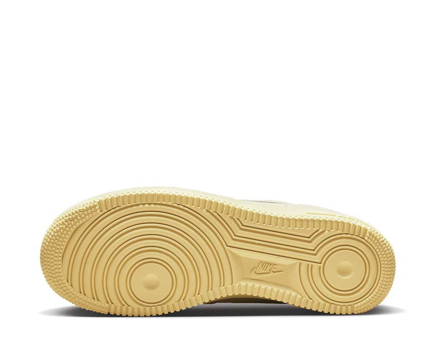 Nike Air Force 1 '07 LX Coconut Milk Light Bone Lemon Wash — vista tre quarti