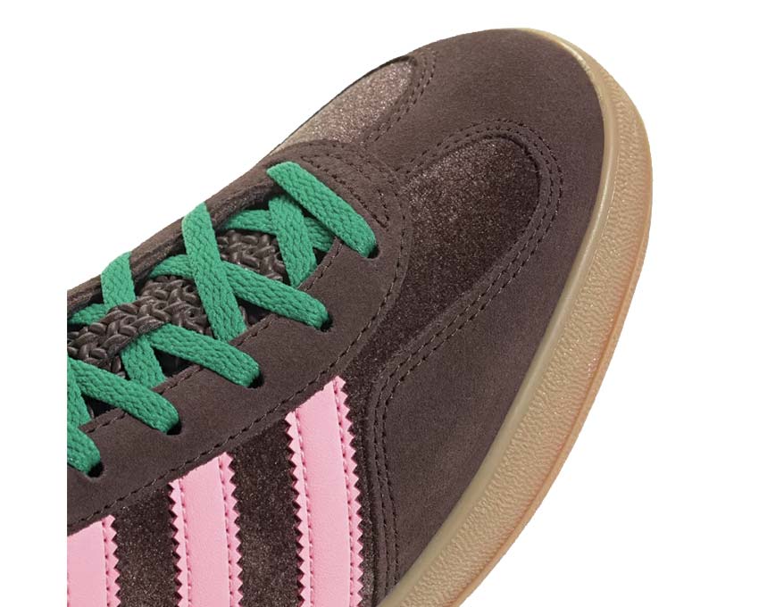 vue latérale — Gazelle Indoor Dark Brown Glow Pink semelle gomme