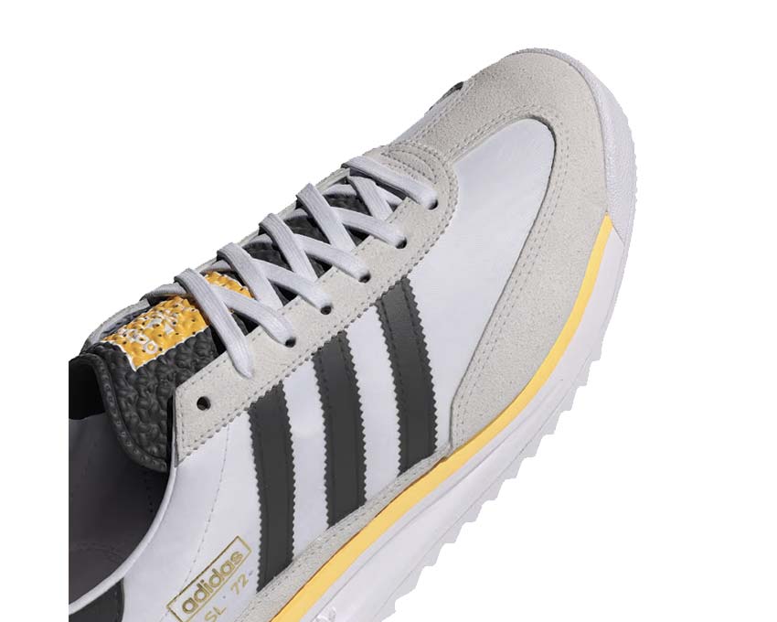 Adidas SL 72 RS Cloud White Core Black détail — languette et logo contrasté