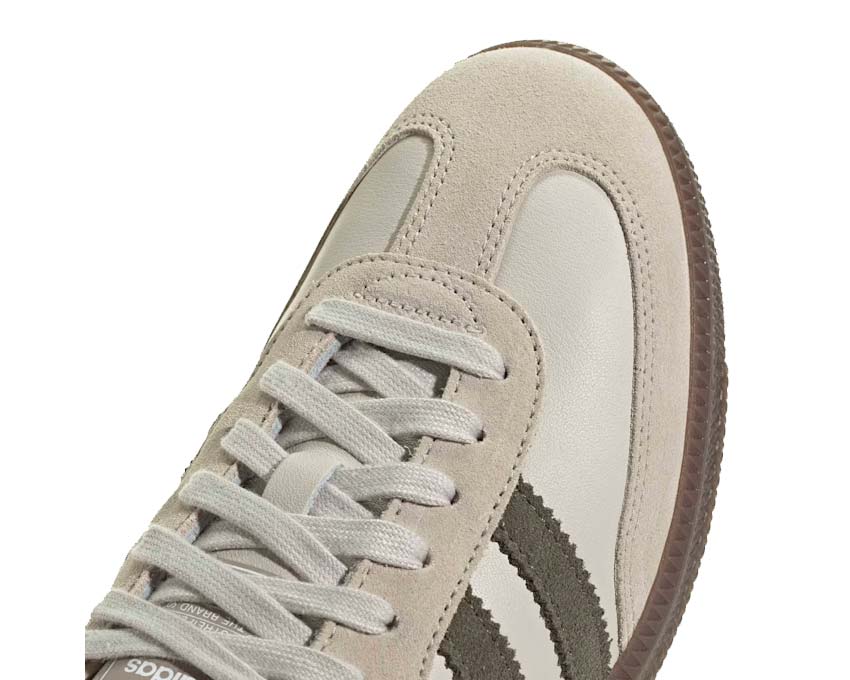 Adidas Samba OG Aluminum Gum vue latérale — bandes contrastées