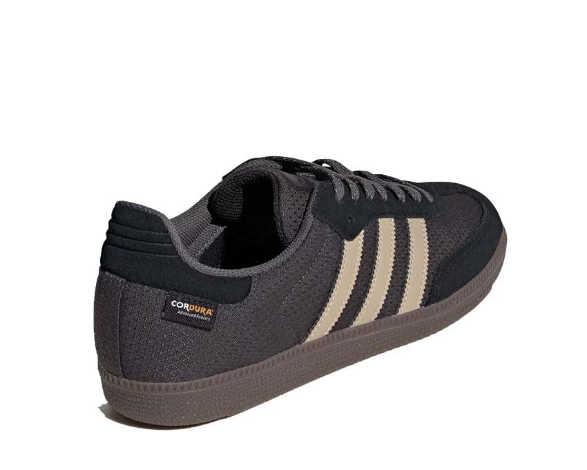 Adidas Samba OG Stone Khaki détail — empiècement T-toe cuir suédé