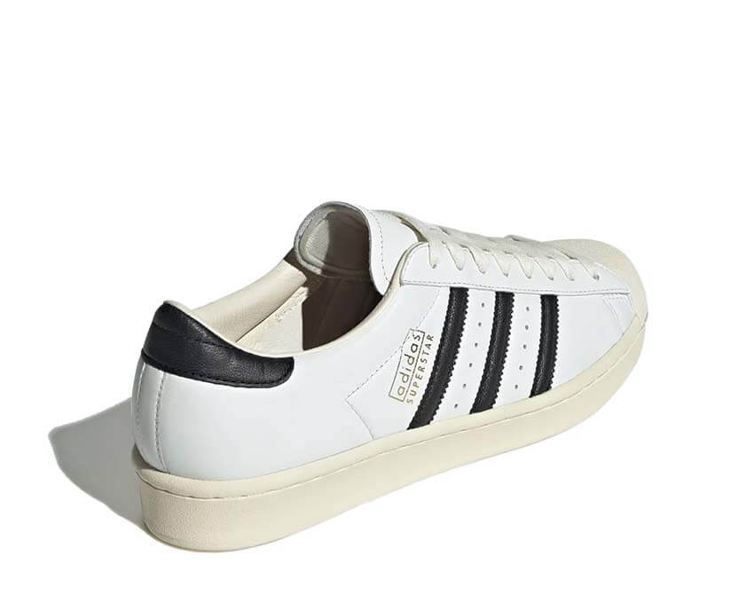 Adidas Superstar Vintage Cloud White détail — tige cuir vieilli effet vintage