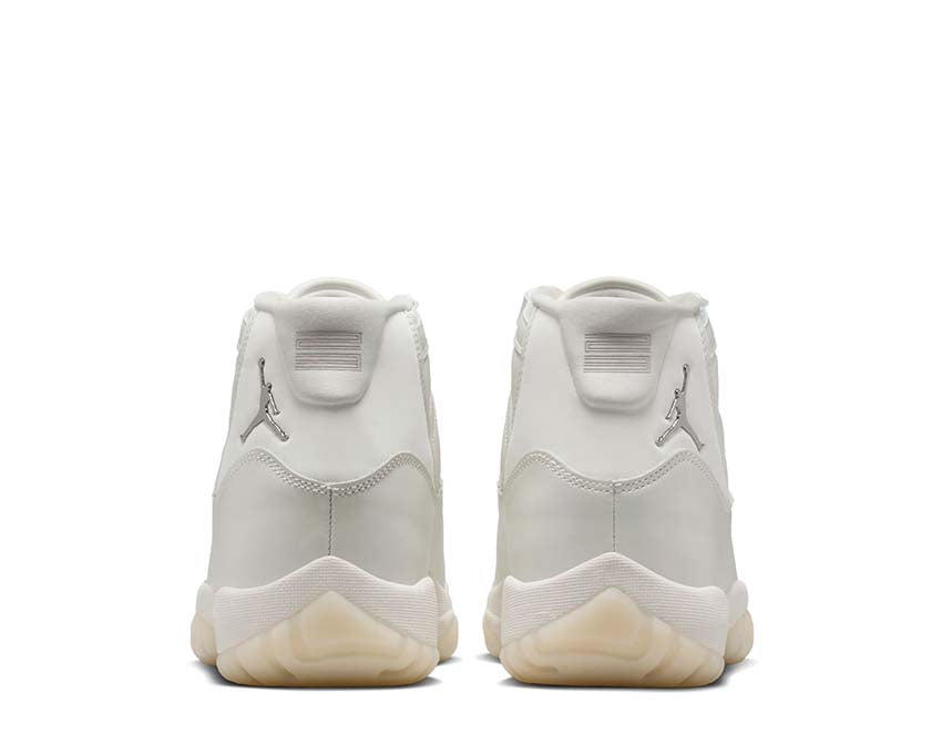 Air Jordan 11 Retro W Pearl blanc nacré — arrière basket femme iconic cuir verni Pearl