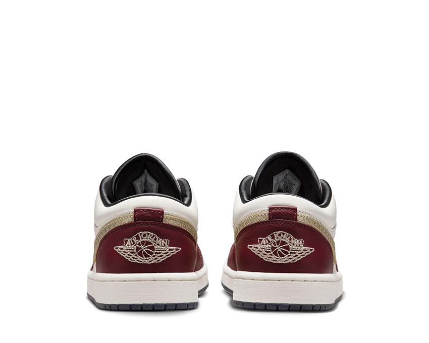 Jordan Air Jordan 1 Low SE Lunar New Year Sail Metallic Gold Dark Team Red suola — gomma premium