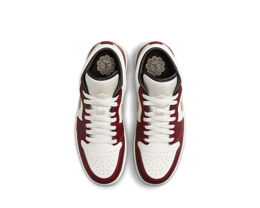 Jordan Air Jordan 1 Low SE Lunar New Year Sail Metallic Gold Dark Team Red dettaglio — ricami festivi