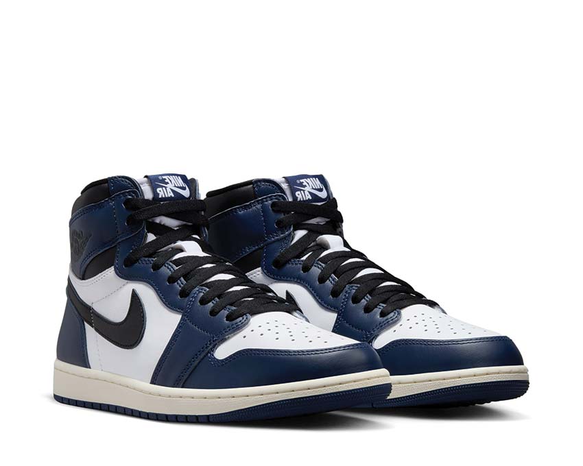 Jordan Air Jordan 1 Retro High OG Midnight Navy vue latérale — cuir bleu marine