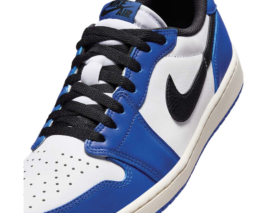 Air Jordan 1 Retro Low OG Game Royal vue latérale — cuir blanc game royal