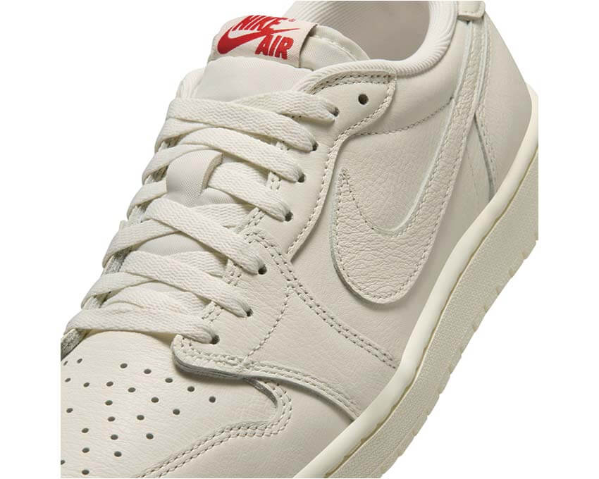 Air Jordan 1 Retro Low OG Sail vue latérale — tige cuir blanc sail OG Low