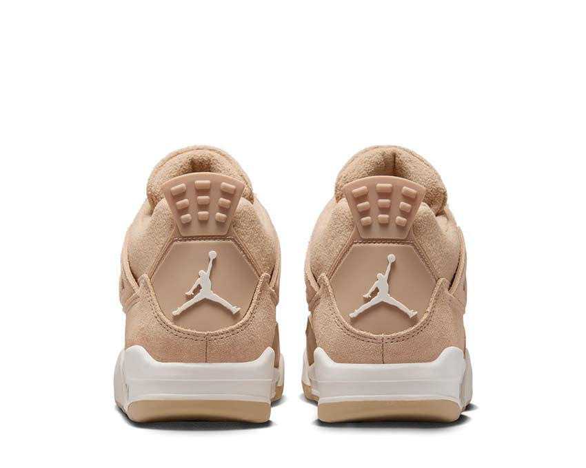 Air Jordan 4 Retro W Cozy détail — empiècements beige moelleux Cozy