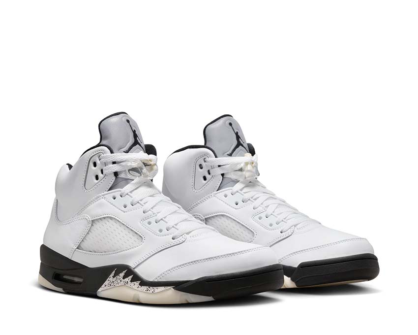 Jordan Air Jordan 5 Retro White and Black White Black Sail Metallic Silver vista laterale — mesh e pelle