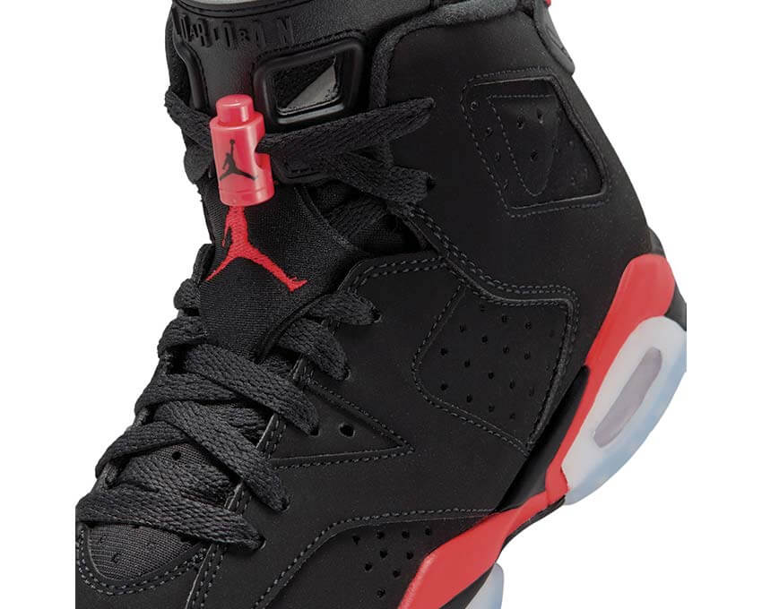 Air Jordan 6 Retro GS Infrared Salesman vista lateral — parte superior cuero negro rojo infrarrojo niño
