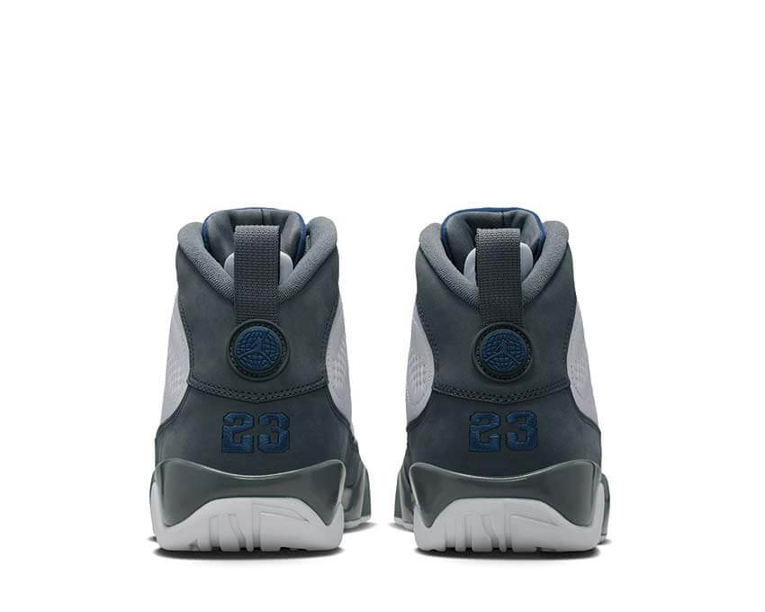 Air Jordan 9 Retro Flint Grey détail — cuir empeigne gris flint brodé