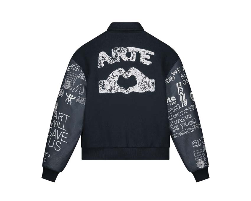 Arte Art Saves College Jacket detalle — bordado Art Saves gráfico