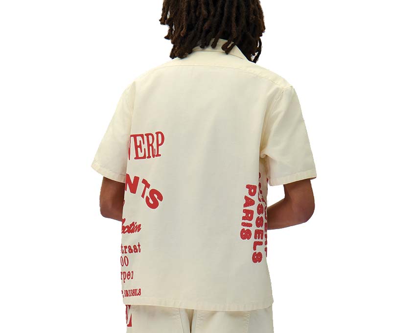 Arte Red Print Shirt Cream Seitenansicht — Detail grafischer Print