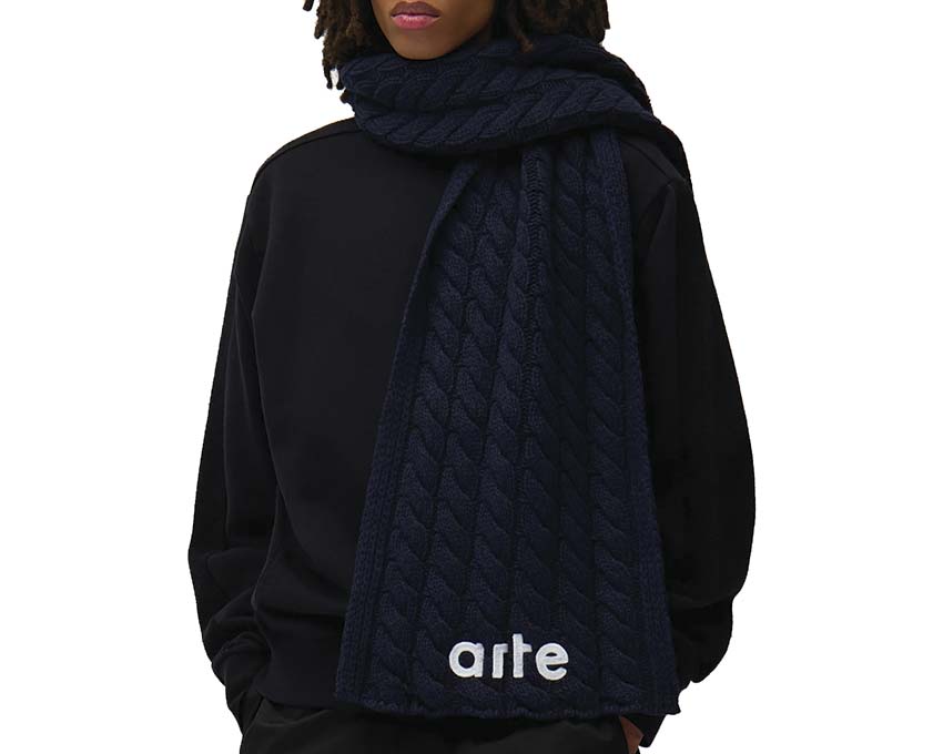 Arte Textured Logo Scarf vue latérale — écharpe logo texturé drapé