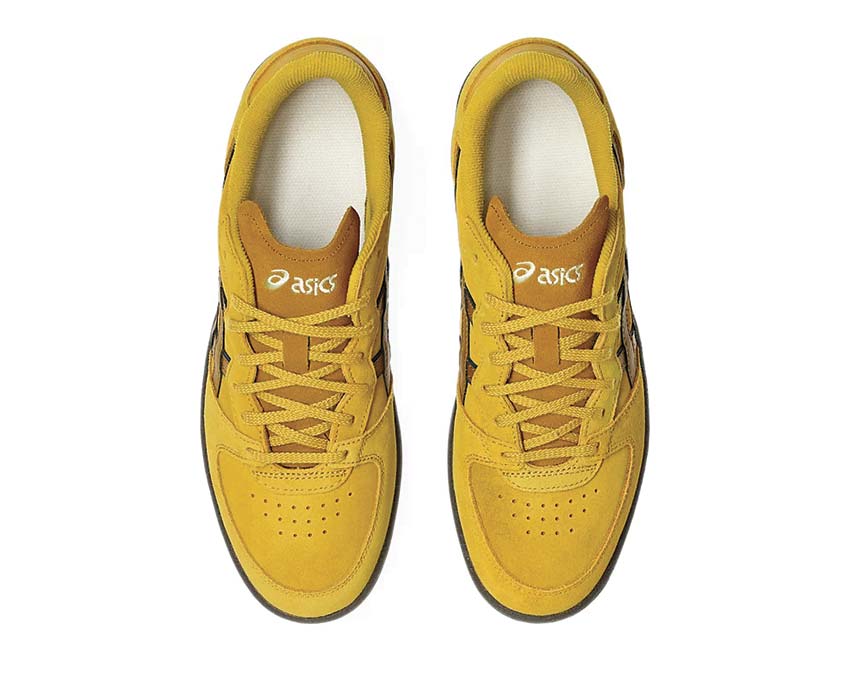 Asics Skyhand OG Hornet détail — empiècements daim premium coloris épicé
