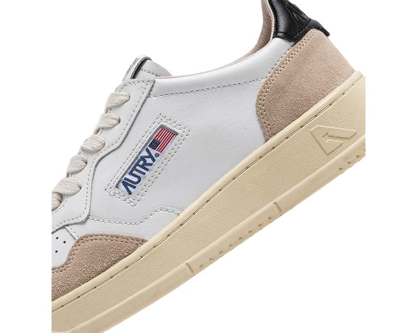 Autry Medalist Low Suede Noir vue latérale — suède noir Medalist Low homme