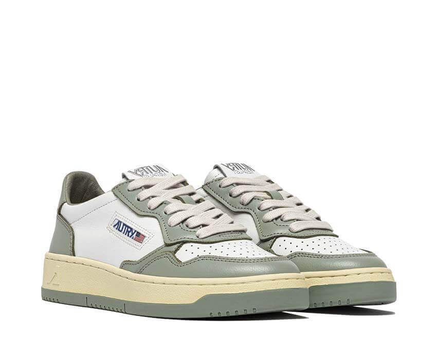 Autry Medalist Low Blanc/Bleu semelle — semelle gomme vintage blanche