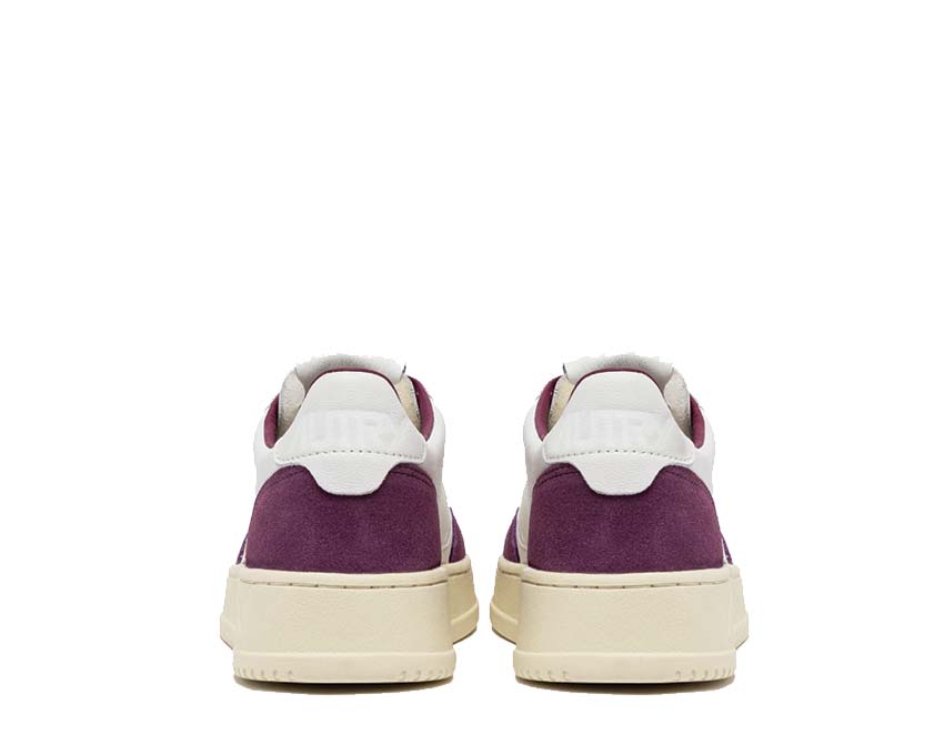 Autry Medalist Low W Goat Suede White Scarlet semelle — semelle gomme vintage