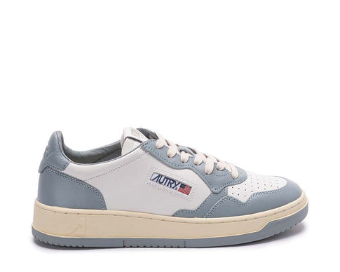 Autry Medalist Low White Silver Blue — sneakers homme cuir rétro sport bicolore premium
