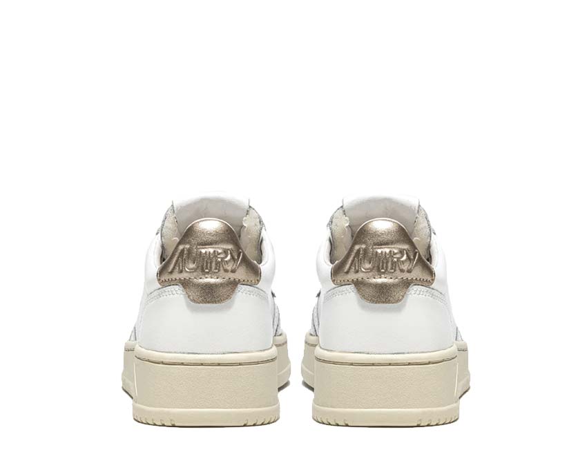 Autry Medalist Low White Gold détail — logo Autry cuir blanc détails or