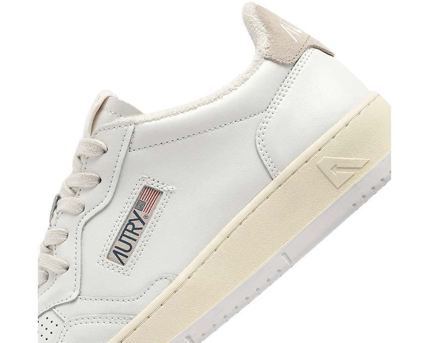 Autry Medalist Low Virgin vue latérale — cuir blanc ivoire Medalist Low femme