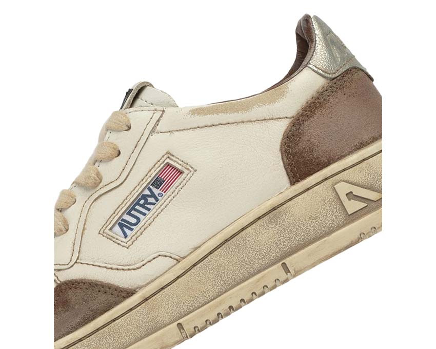 Autry Super Vintage Low Blanc Argent vue latérale — cuir blanc argenté brûlé