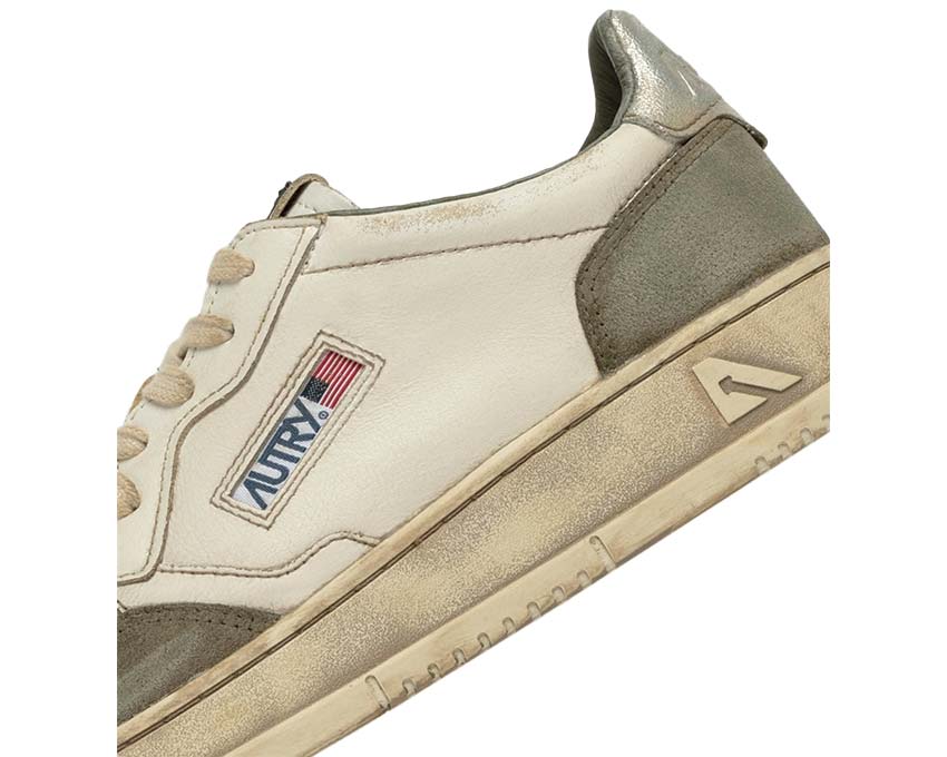 Autry Super Vintage Low Blanc Argent Lézard vue latérale — cuir texturé lézard argent