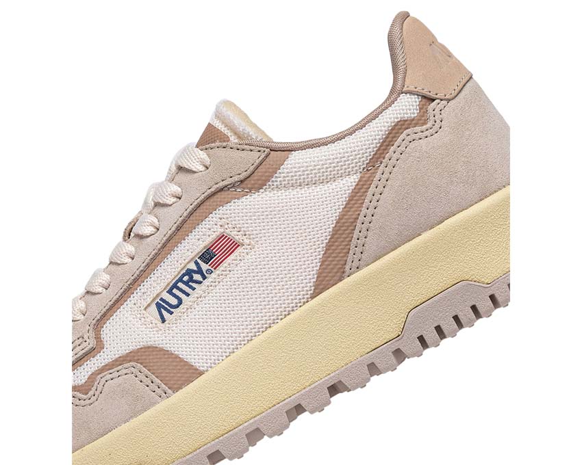 Autry Wildpace Low W Dragon vue latérale — nubuck sable et motif dragon