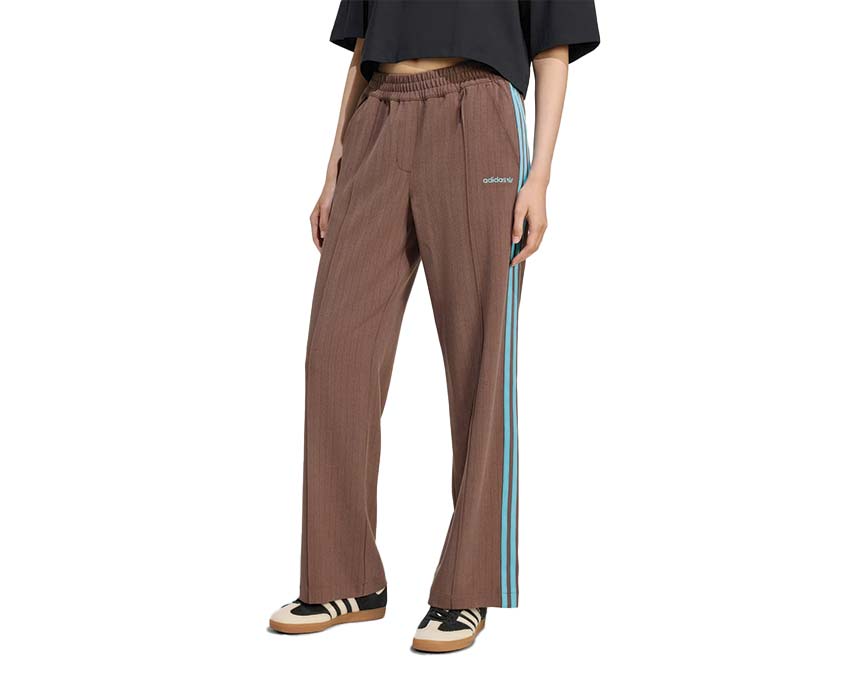 Adidas Tailored Pants Auburn vista laterale — taglio dritto sartoriale donna