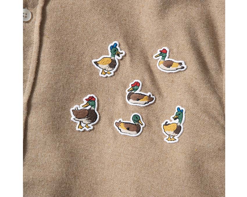 Edmmond Studios 10 Years Shirt Plain Brown Detail — Stickerei Logo 10 Jahre
