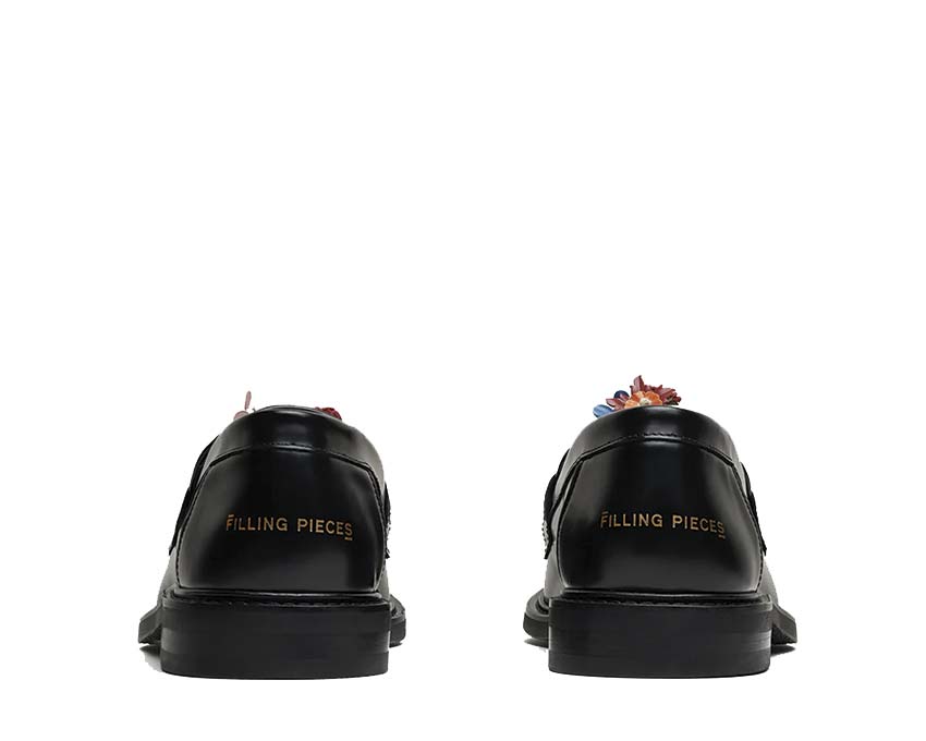 Filling Pieces Loafer Bouquet Black detalle — motivo bouquet inciso
