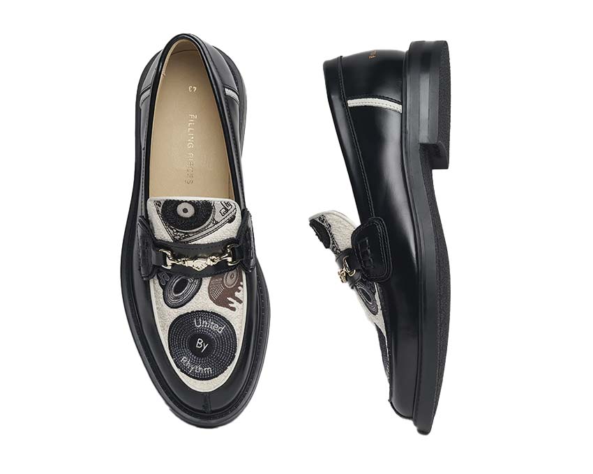 Filling Pieces Loafer Vinyl Black detalle — puntera adornada acabado cuidado