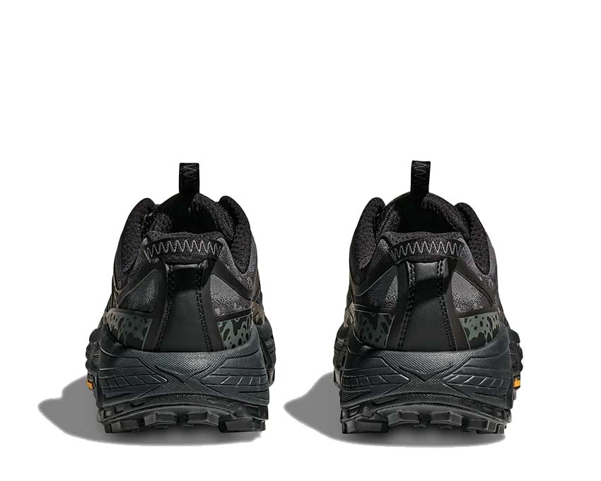 HOKA Mafate Three2 Black Carbon detalle — parte superior de malla ligera