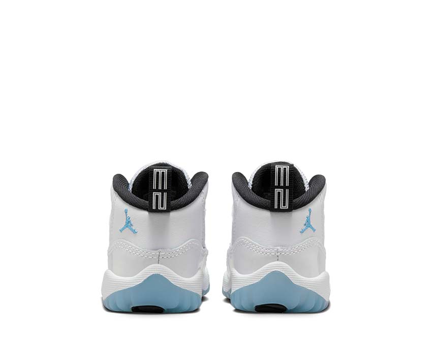 Jordan 11 Retro PS Legend Blue White détail — tige cuir verni Jordan 11 PS