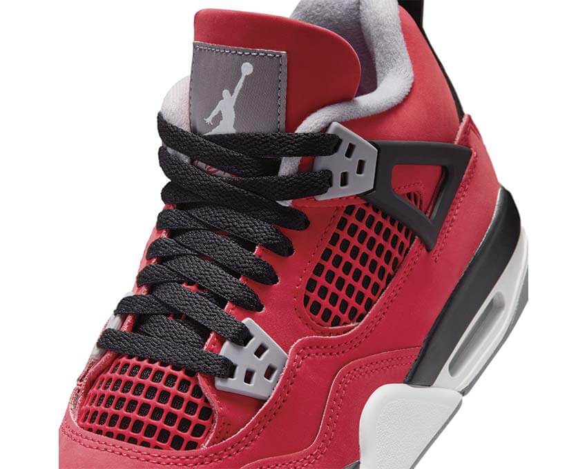 Air Jordan 4 Retro GS Toro Bravo vue latérale — tige cuir rouge et noir GS