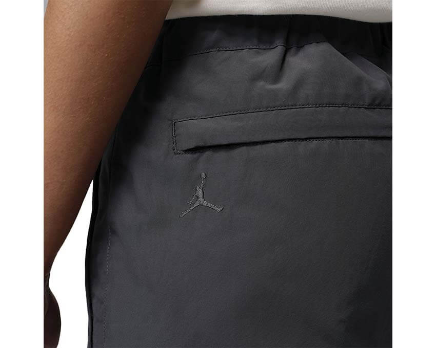 Jordan BIKE AIR Nigel Sylvester Pants Anthracite — fondo blanco pantalón collab BMX