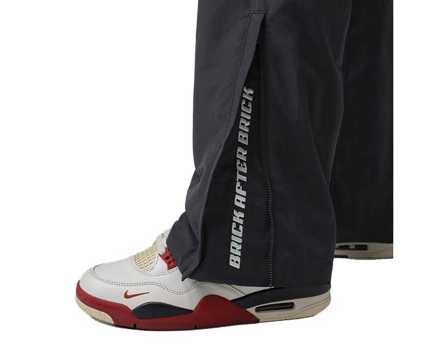 Jordan BIKE AIR Nigel Sylvester Pants Anthracite — detalle logo Jordan Brand pantalón